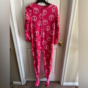 EUC Carter's Pink and White Peace Sign Sleeper size 14 / 14A